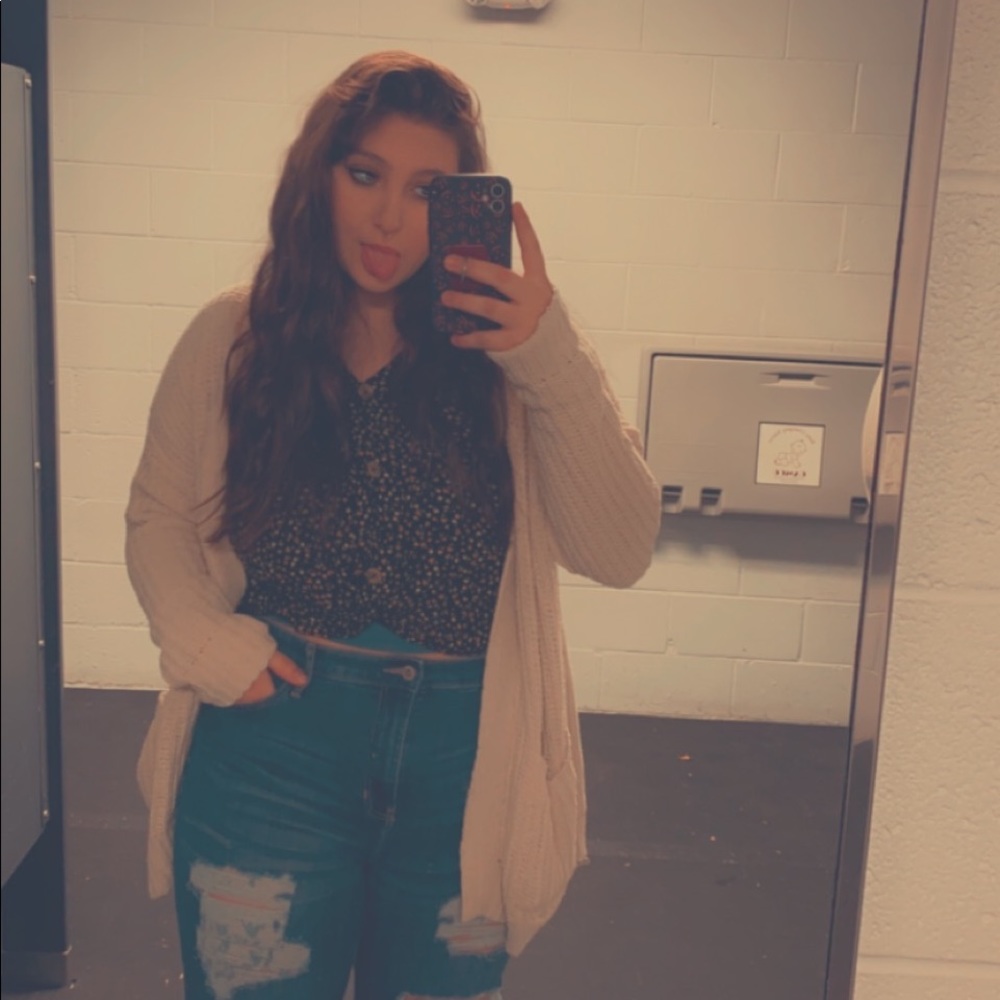 Meet your Posher, Dara